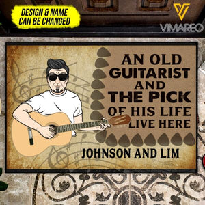 PERSONALIZED AN OLD GUITARIST AND THE PICK OF HIS LIFE DOORMAT TNTN1308